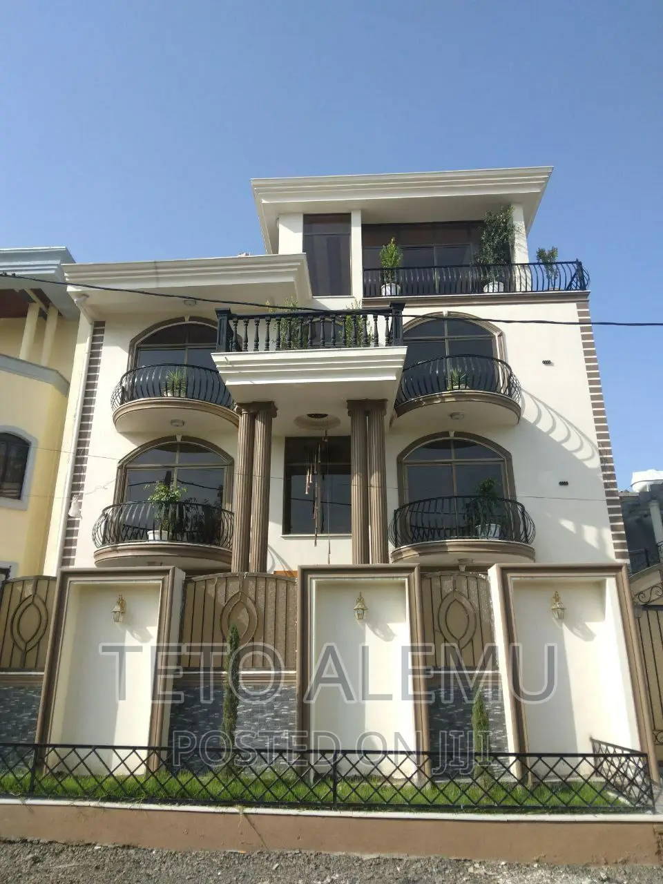 8bdrm House in House For Sale, Nifas Silk-Lafto for sale