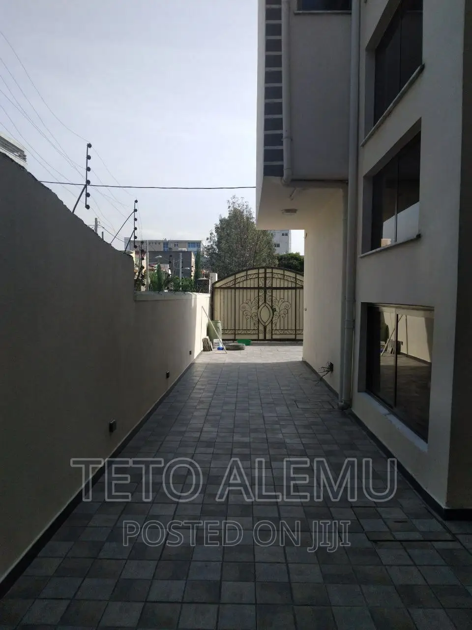 8bdrm House in House For Sale, Nifas Silk-Lafto for sale