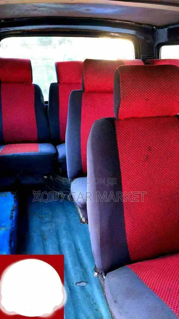 Toyota HiAce 2000 Blue