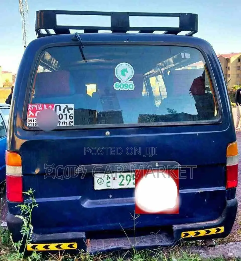 Toyota HiAce 2000 Blue
