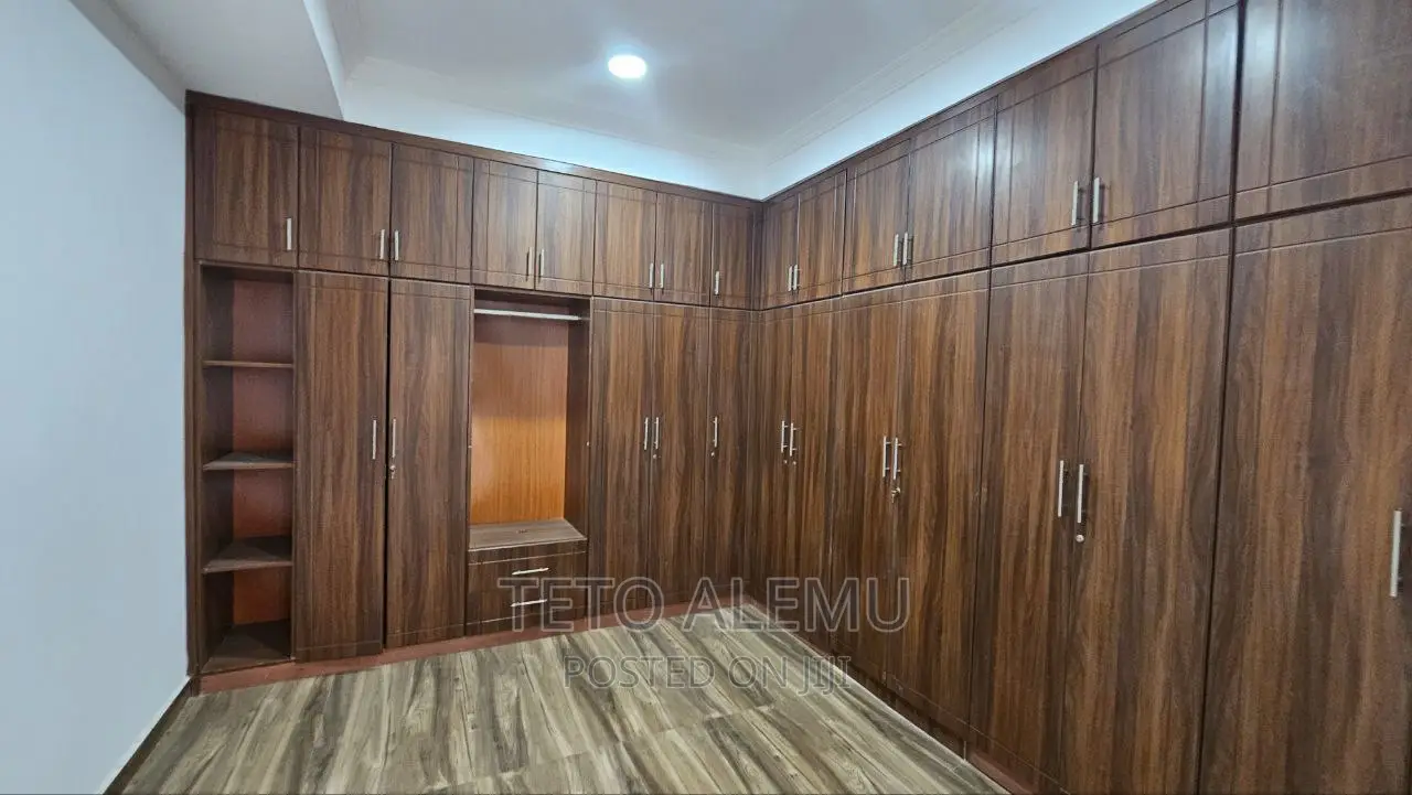 7bdrm House in For Sale House, Bole for sale