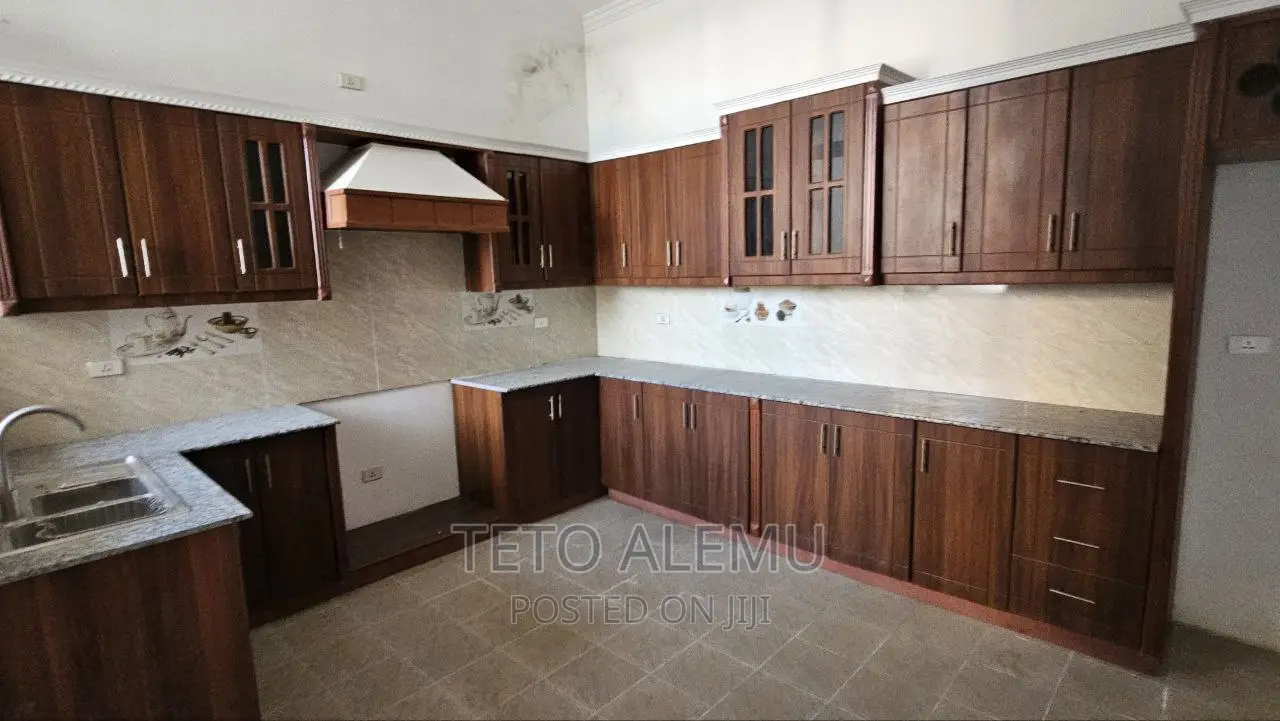 7bdrm House in For Sale House, Bole for sale