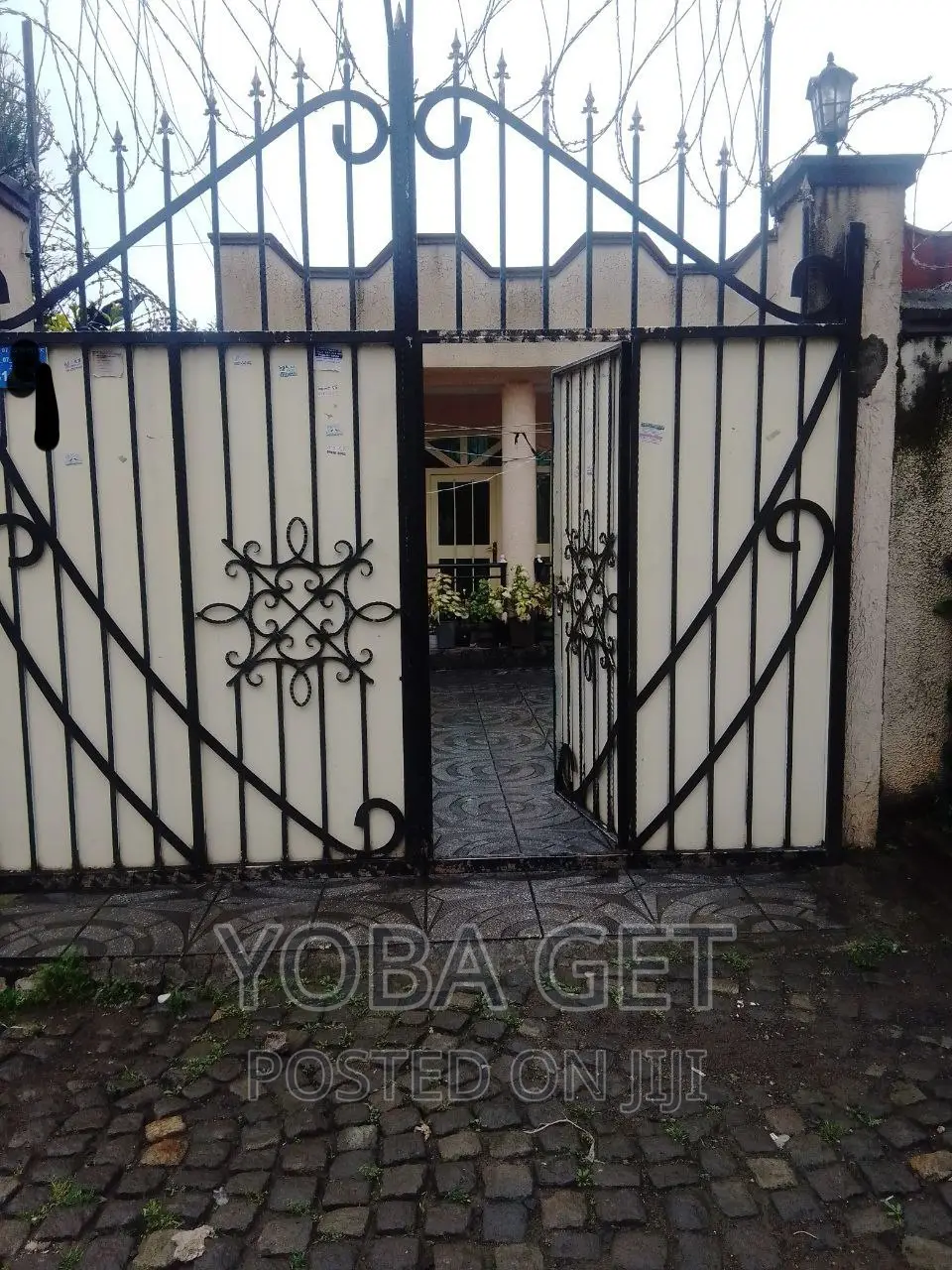 Furnished 4bdrm House in አስቸካይ የሚሸጥ ቤት ቤተል, Arada for sale