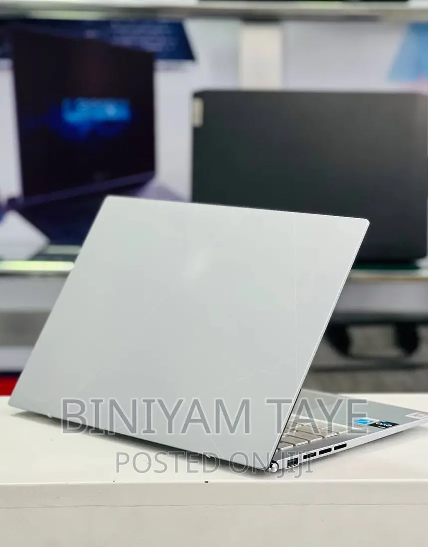 New Laptop Asus ZenBook 13 UX331UN 16GB Intel Core I7 SSD 512GB