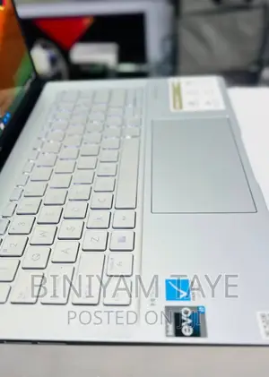 New Laptop Asus ZenBook 13 UX331UN 16GB Intel Core I7 SSD 512GB