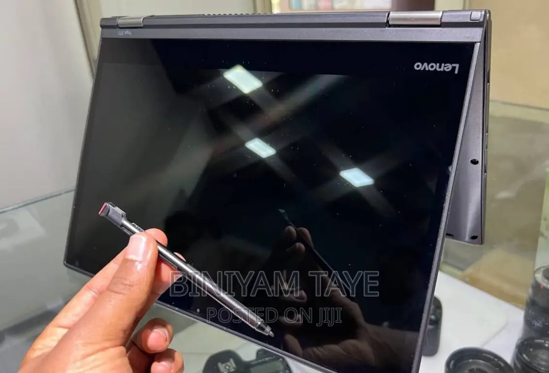 New Laptop Lenovo Yoga 330 16GB Intel Core I7 SSD 512GB