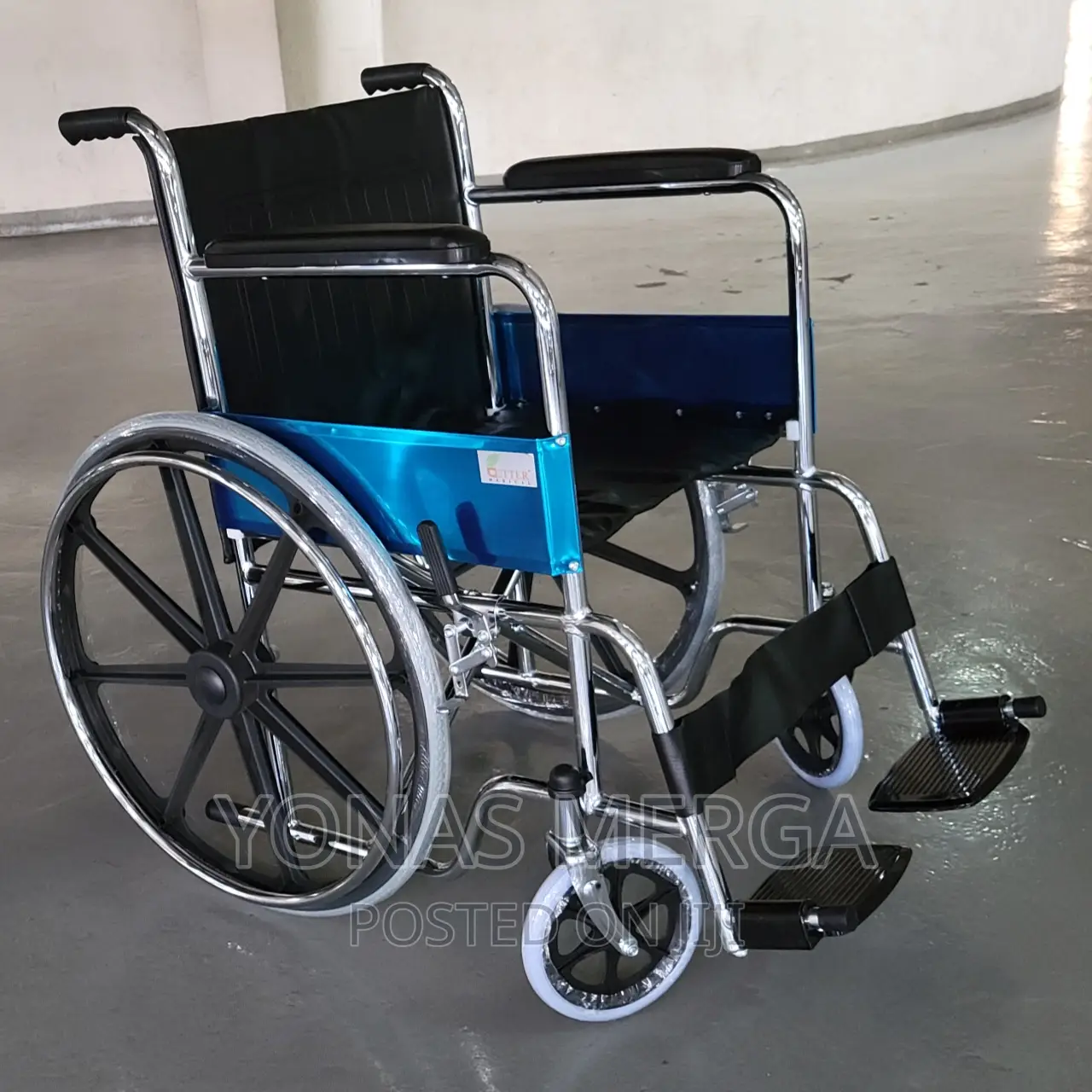 Wheelchair//Drive Ajlon Brushless Hand Operated Wheelchair