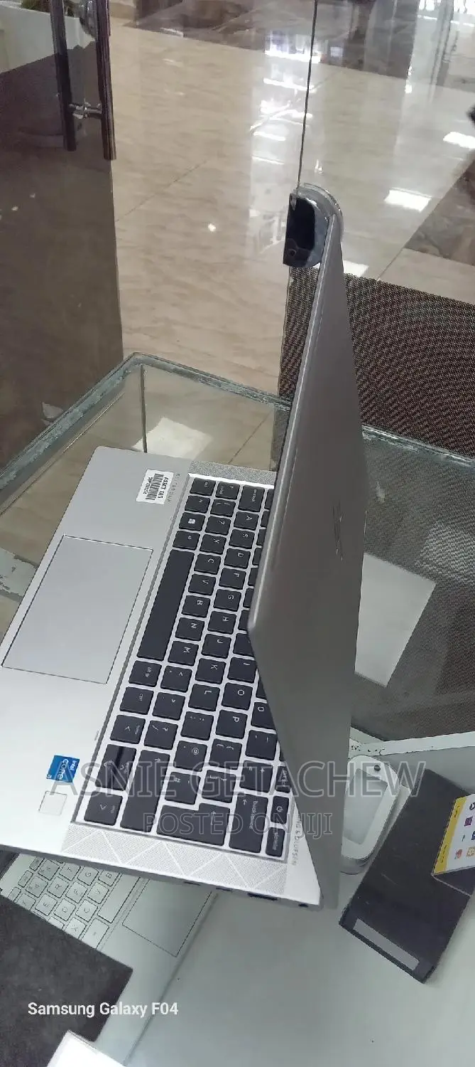 New Laptop HP Envy X360 8GB Intel Core I7 SSD 1T