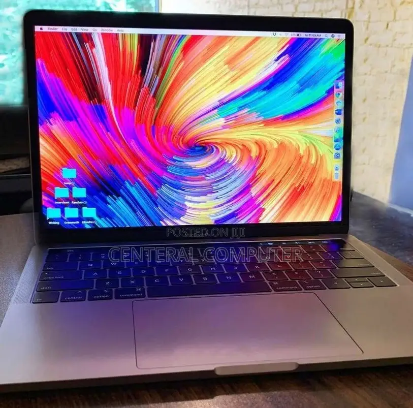 New Laptop Apple MacBook Pro 2019 8GB Intel Core I7 SSD 256GB