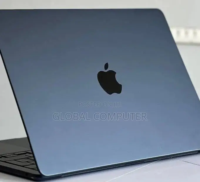 New Laptop Apple MacBook Air 2022 M2 8GB Apple M2 SSD 256GB