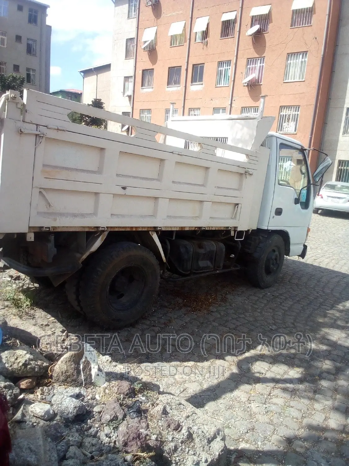 እንዳይገቡ የተከለከሉ Isuzu ገልባጭ
