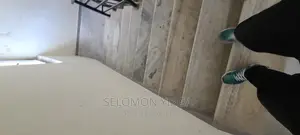 ለክራይ የቀረበ ቢሮ ነዉ