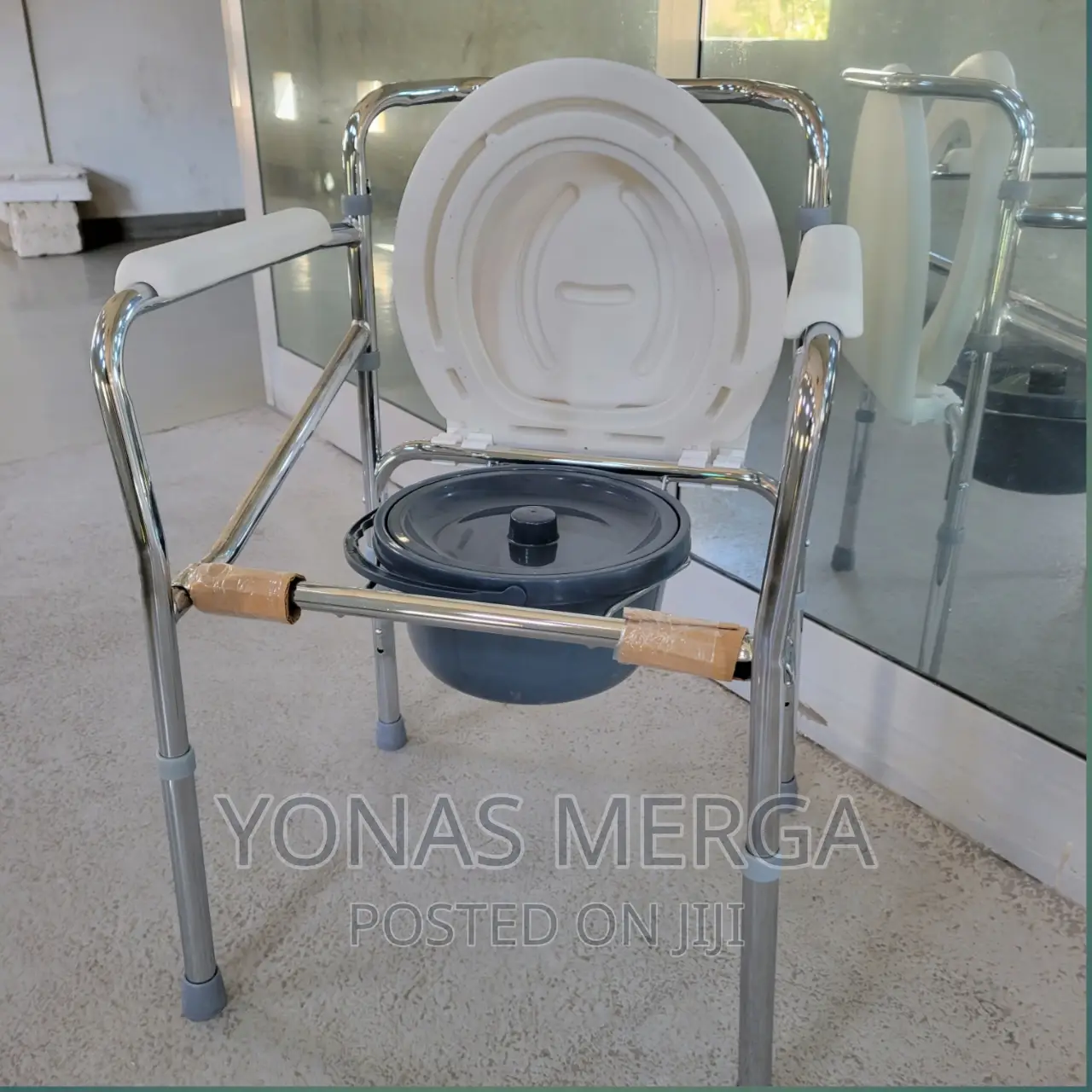 Commode/Toilet Chair_ለታማሚዎች ተንቀሳቃሽ ሽንት ቤት