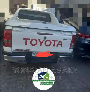 Toyota Hilux 2022 White
