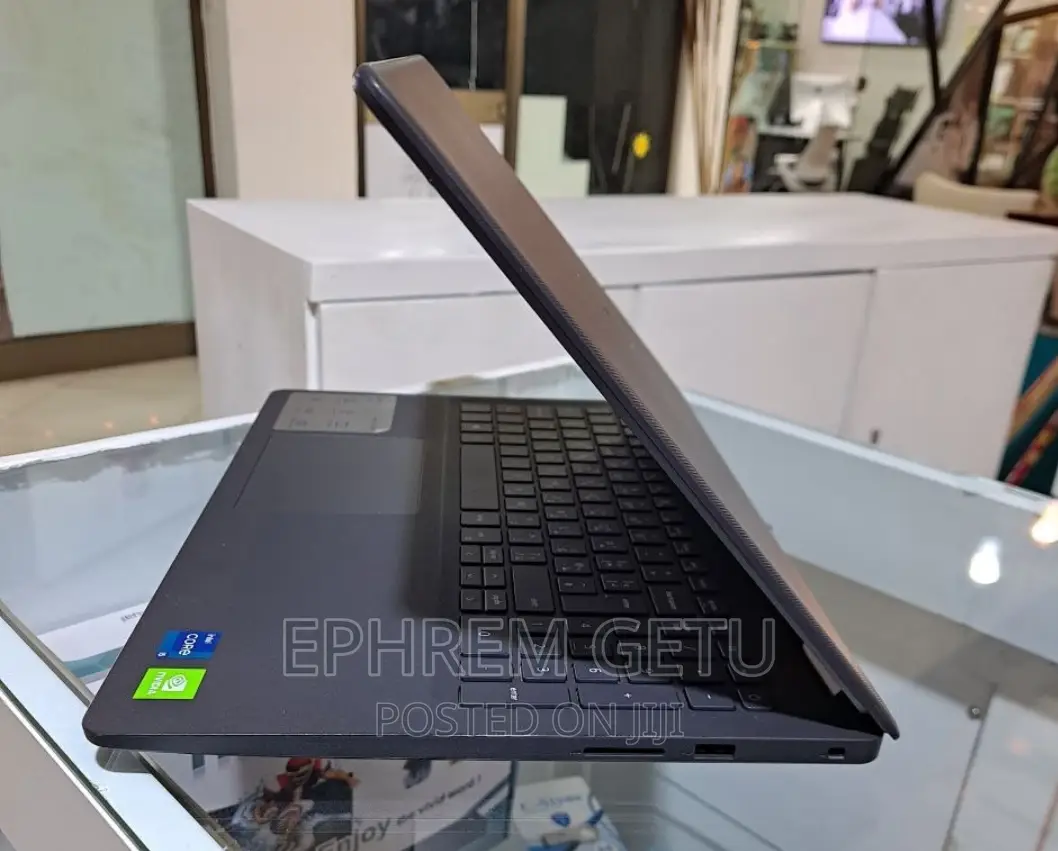 New Laptop Dell Vostro 15 5568 8GB Intel Core I5 HDD 1T
