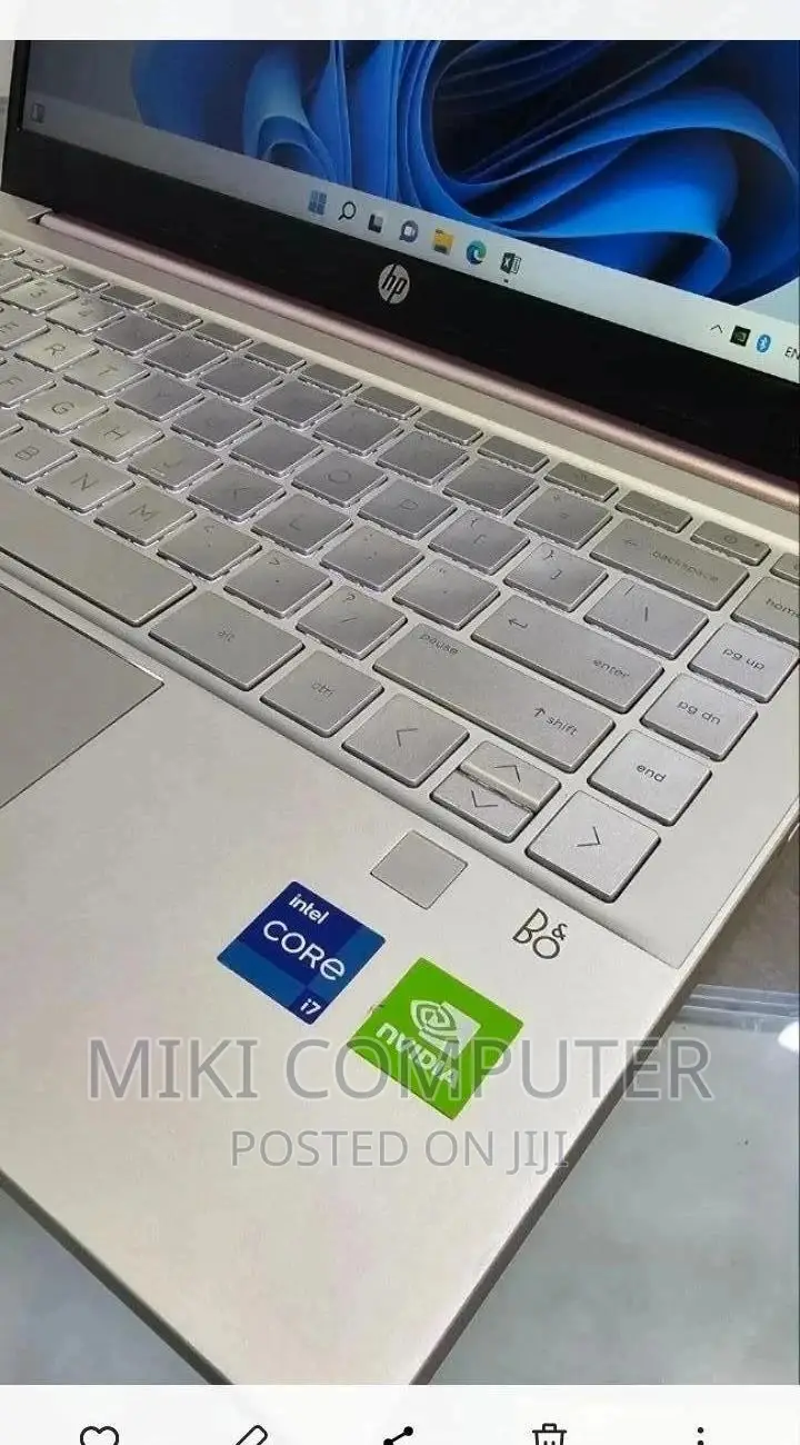 New Laptop HP Pavilion 17 16GB Intel Core i7 SSD 512GB