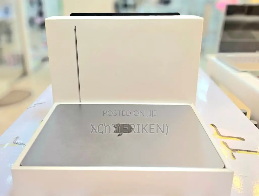 New Laptop Apple MacBook Air 2022 M2 8GB Apple M2 SSD 256GB