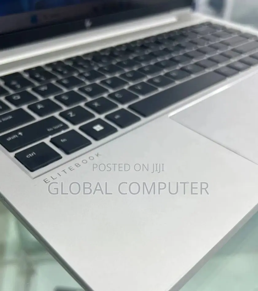 New Laptop HP EliteBook 830 G8 16GB Intel Core I7 SSD 512GB