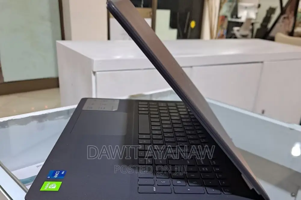 New Laptop Dell Vostro 15 3000 8GB Intel Core I5 SSD 1T
