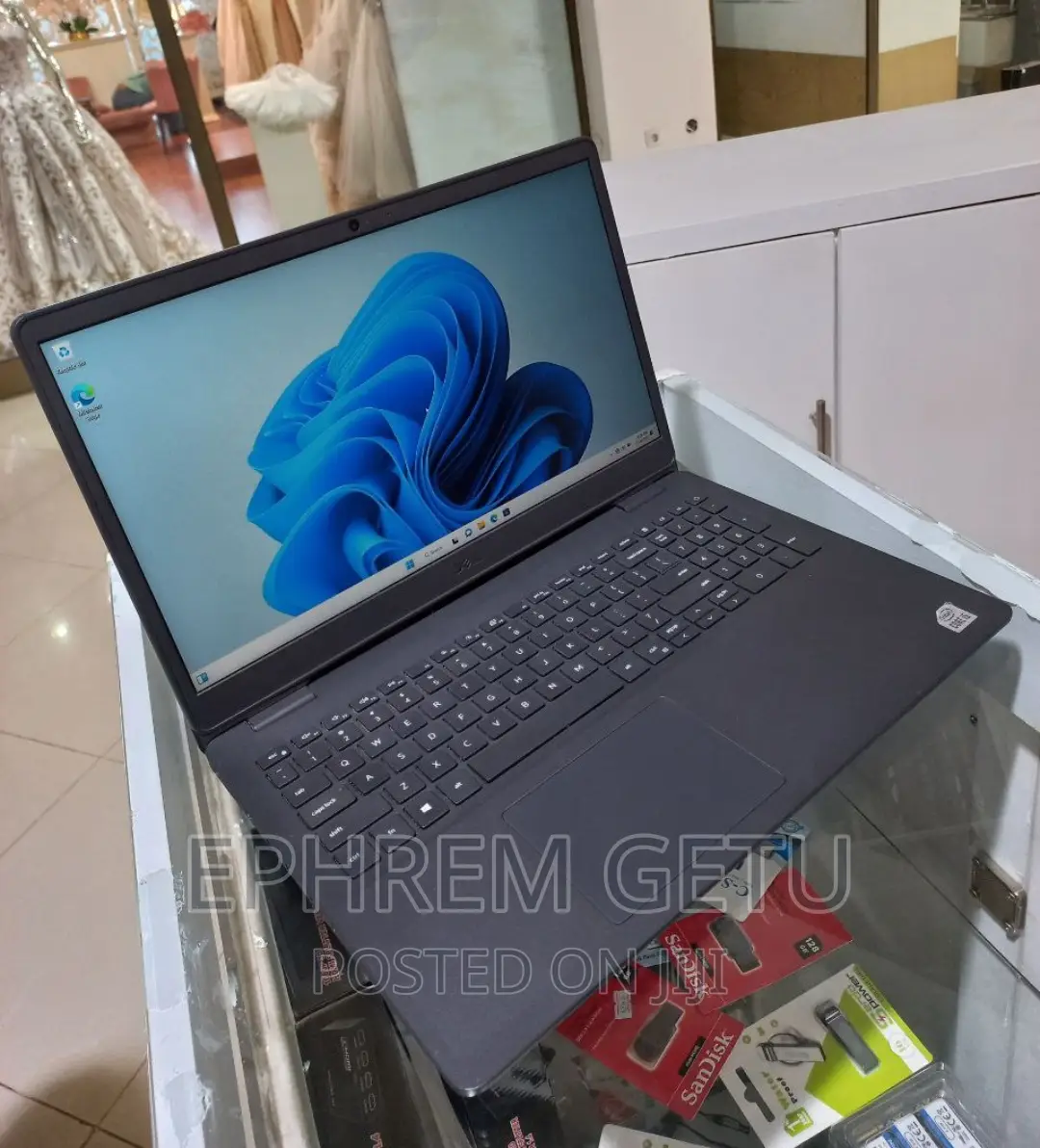 New Laptop Dell Inspiron 15 8GB Intel Core I5 HDD+SSD 256GB