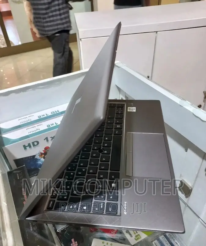 New Laptop HP Zbook Studio G7 16GB Intel Core I7 SSD 512GB