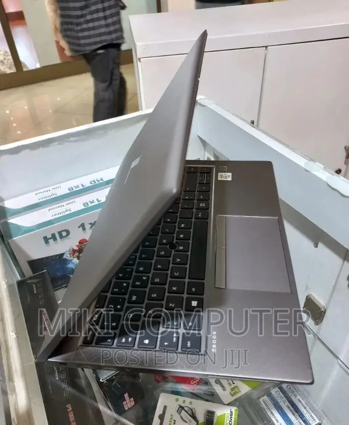 New Laptop HP Zbook Studio G7 16GB Intel Core I7 SSD 512GB