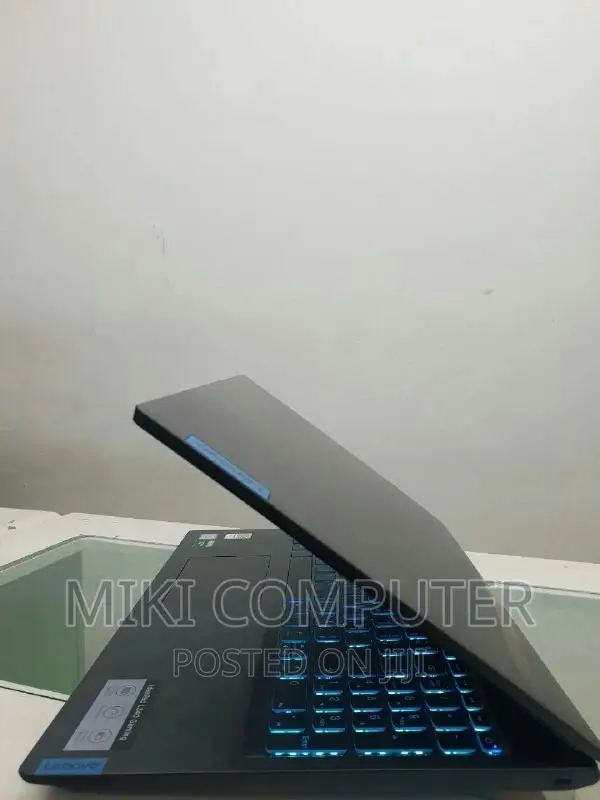 New Laptop Lenovo 8GB Intel Core i5 SSD 512GB