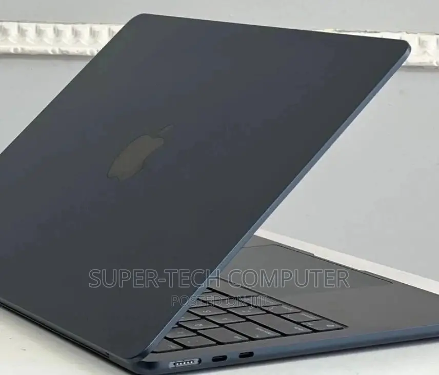 New Laptop Apple MacBook Air 2022 M2 8GB Apple M2 SSD 256GB