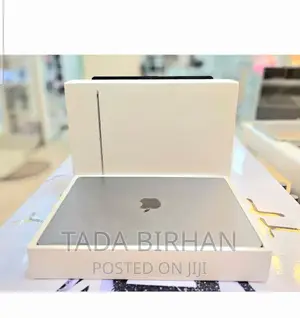 Photo - New Laptop Apple MacBook Air 2022 M2 8GB Intel Core i7 SSD 256GB