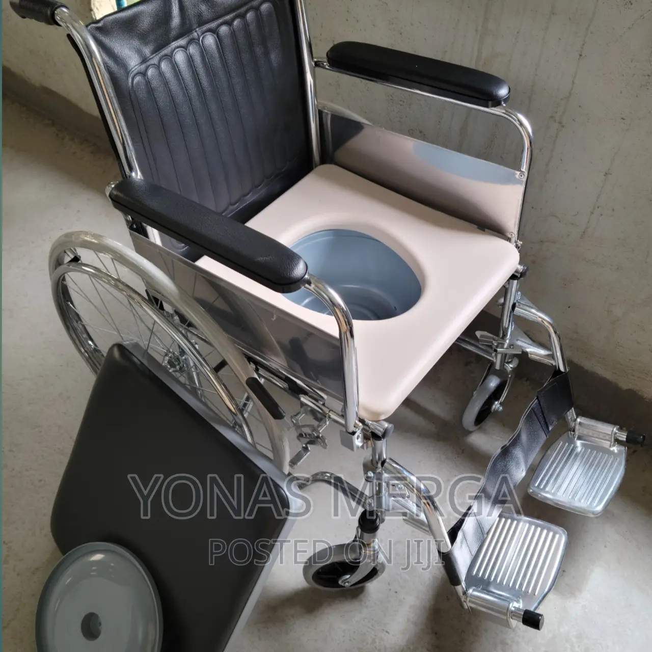 Wheelchair ባለ ፓፓ ሳይንገላቱ ባሉበት ሽንት ቤት የሚያስጠቅም ዊልቼር