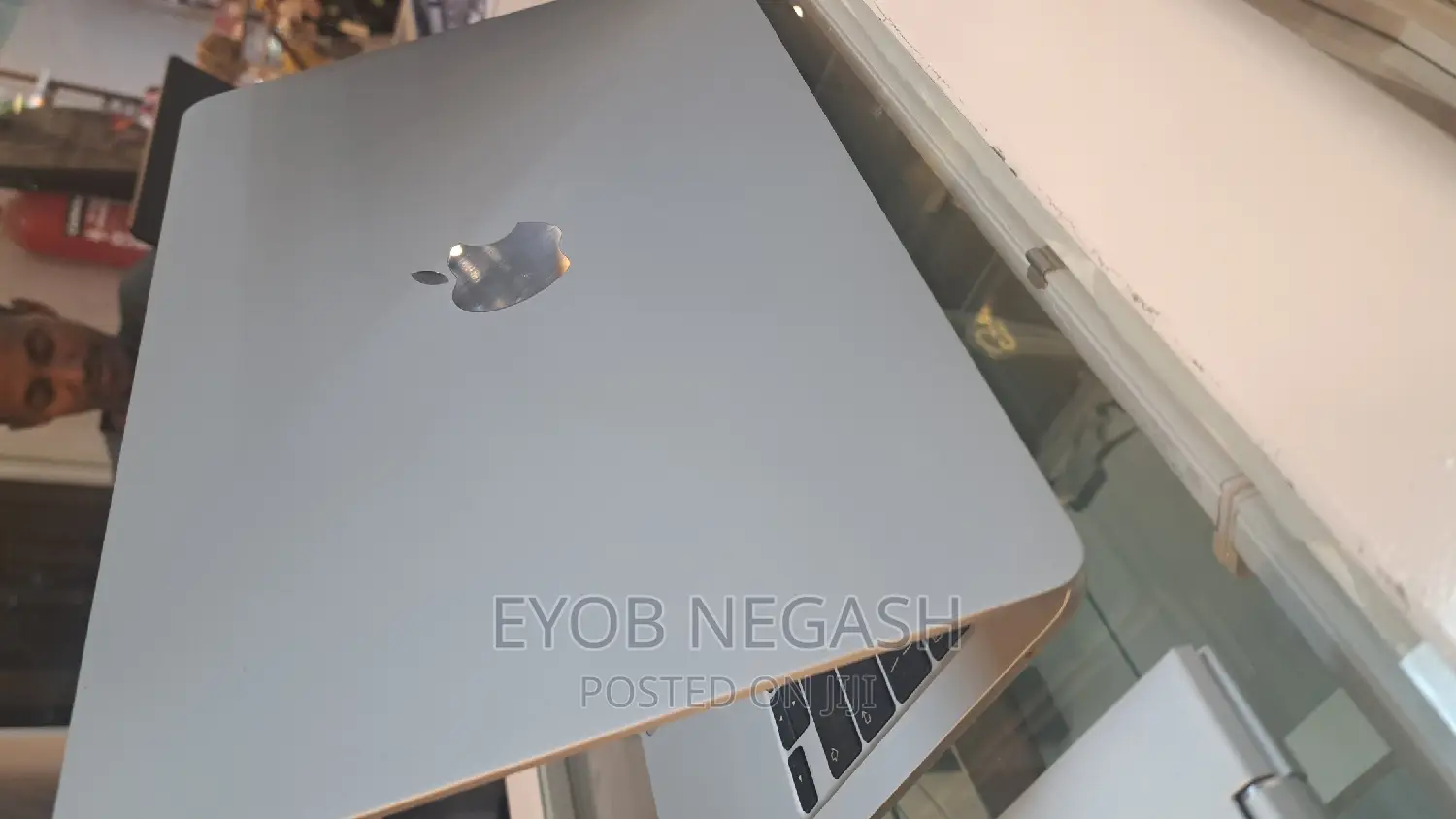 New Laptop Apple MacBook Air 2022 M2 8GB Apple M2 SSD 256GB