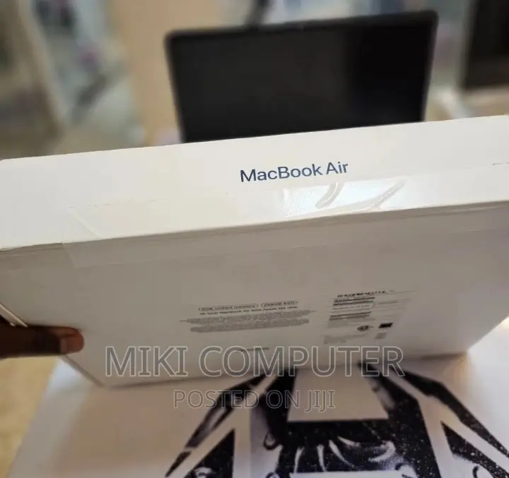 New Laptop Apple MacBook Air 2022 M2 8GB Intel SSD 256GB