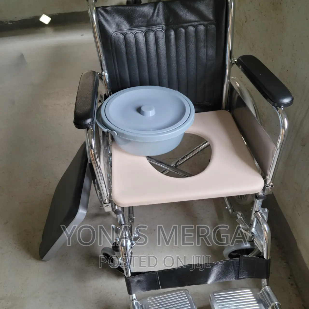 Wheelchair/Toilet ዊልቼር ዘወትር ሚጠቀሙት,ጥቅም ሚሰጥ ለመታጠቢያ