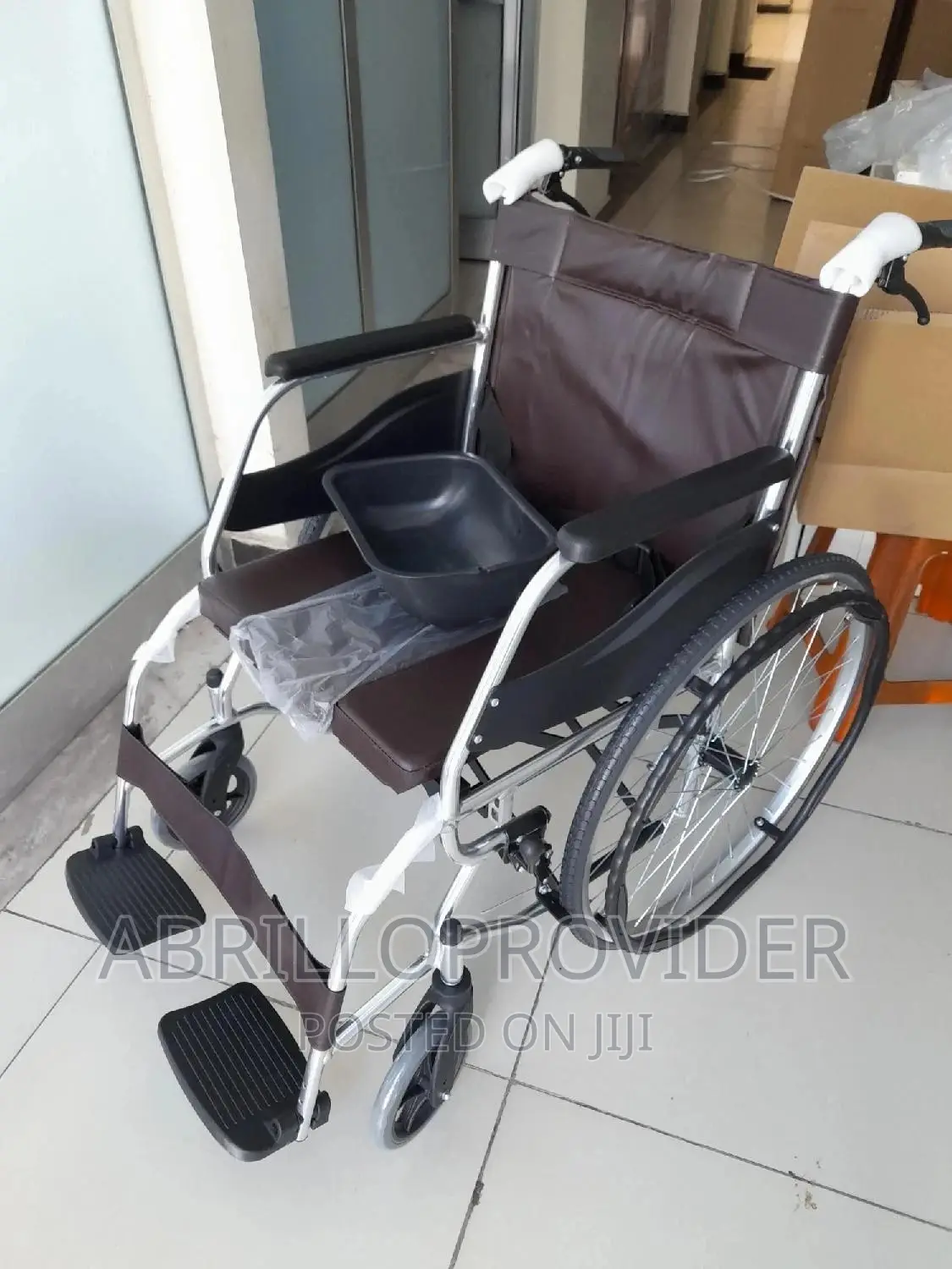ፖፖ ያላቸው Commode Wheelchair-Wheelchair*Wheelchair:Wheelchair