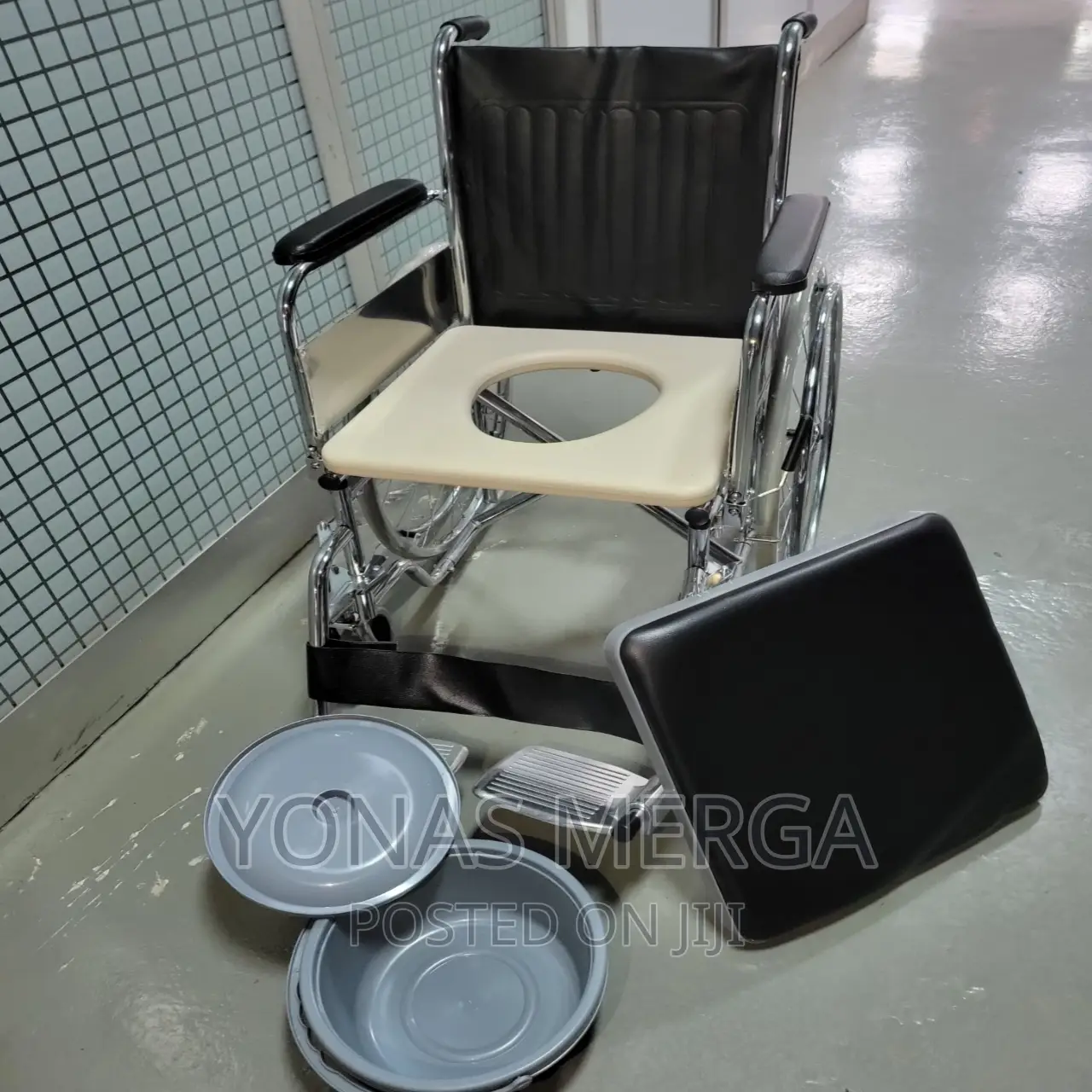 Toilet Wheelchair_manual ATD609LU/ማንዋል/ኘላስቲክ እና ሌዘር ለየር አለዉ
