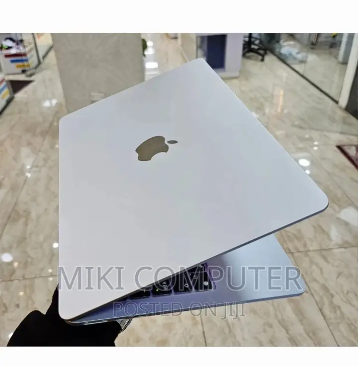 New Laptop Apple MacBook Air 2022 M2 8GB Intel SSD 256GB