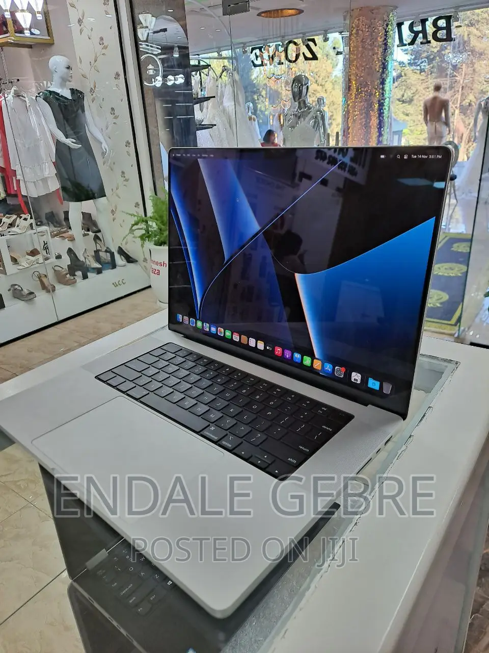 New Laptop Apple MacBook Pro M1 16GB Apple M1 Pro SSD 512GB