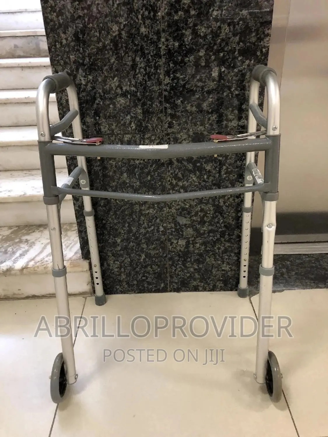 Almost New Second Walker:Walker*Walker'walker*Walker-Walker