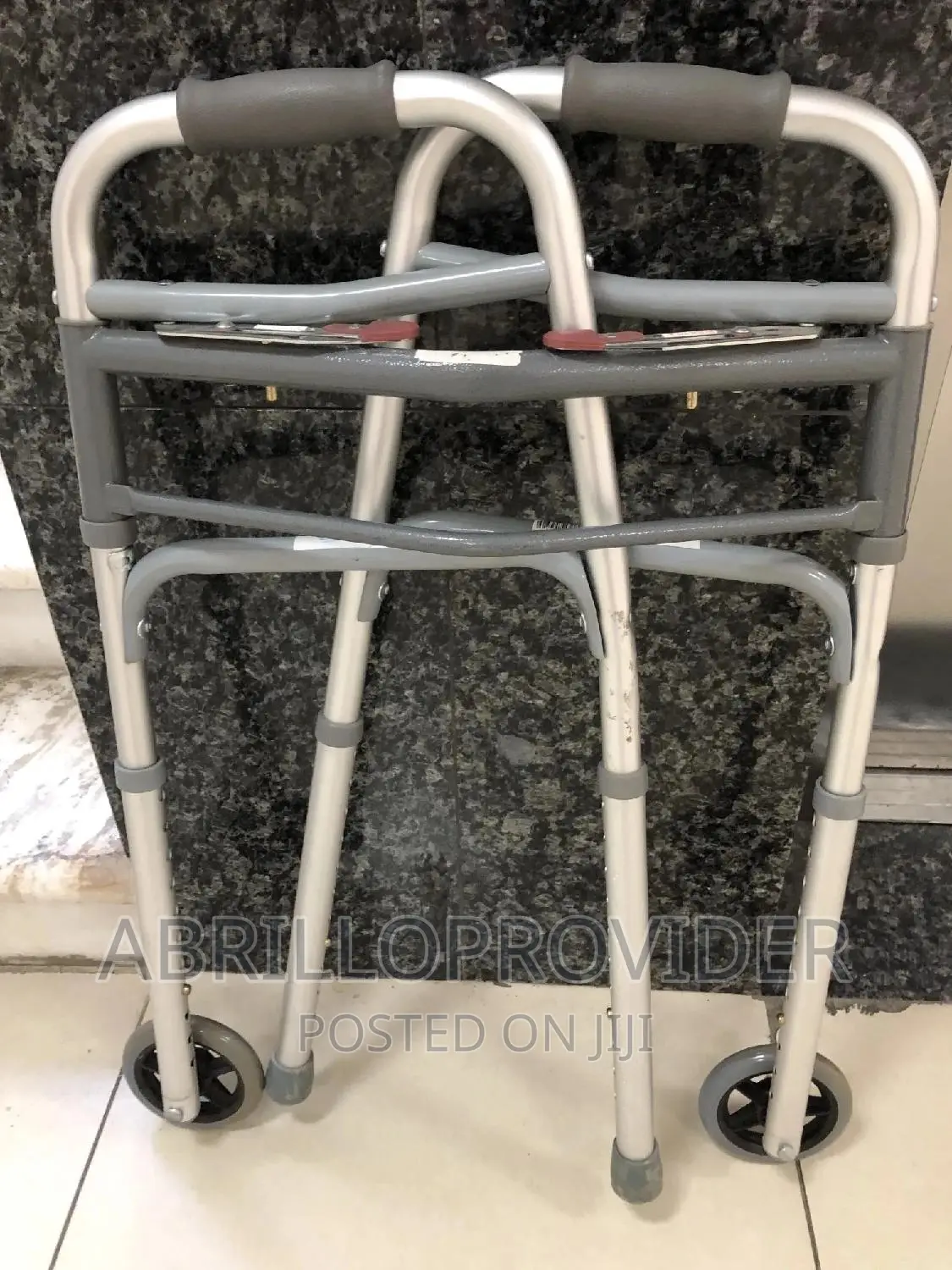 Almost New Second Walker:Walker*Walker'walker*Walker-Walker