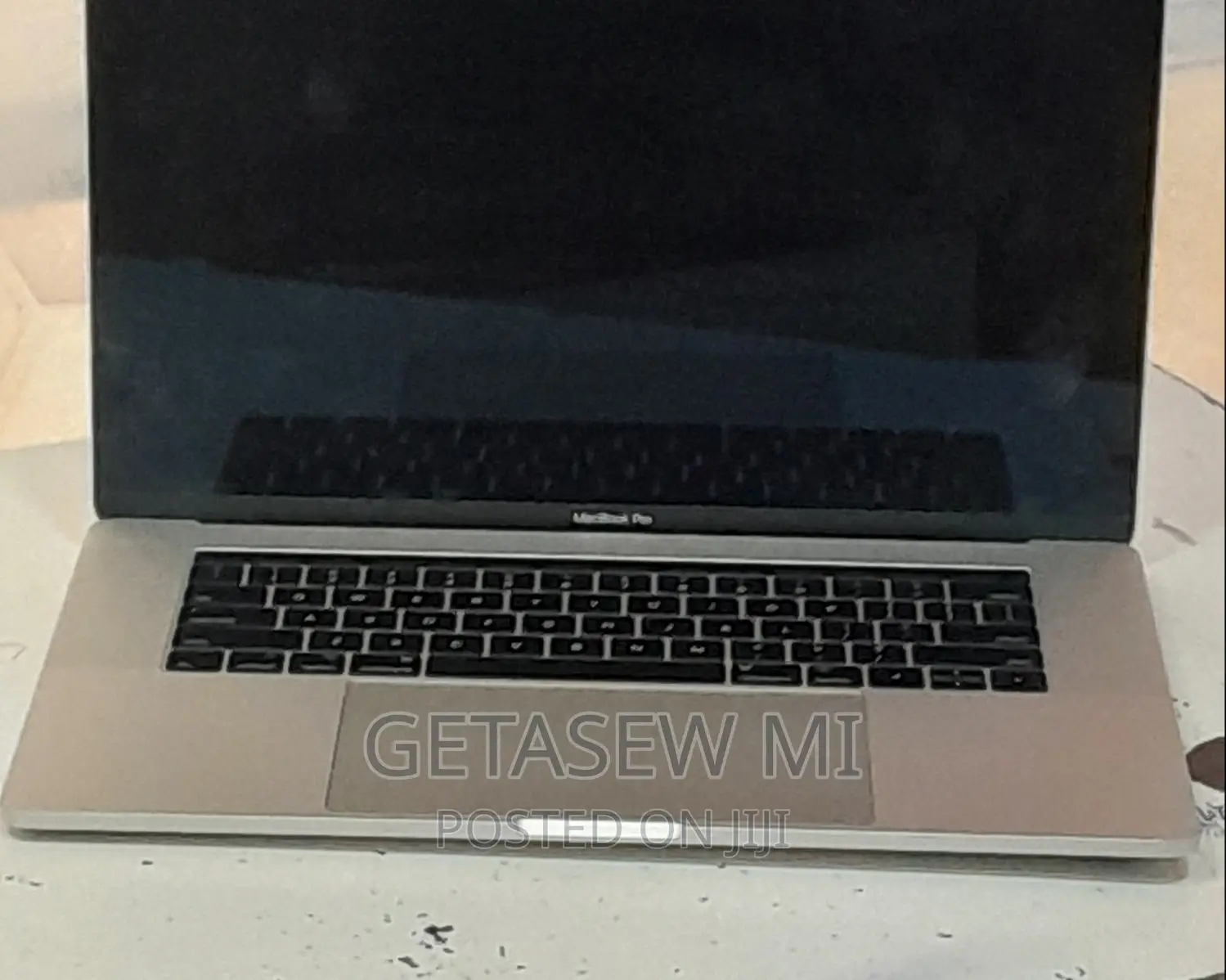 New Laptop Apple MacBook Pro 2019 16GB Intel Core i9 SSD 512GB