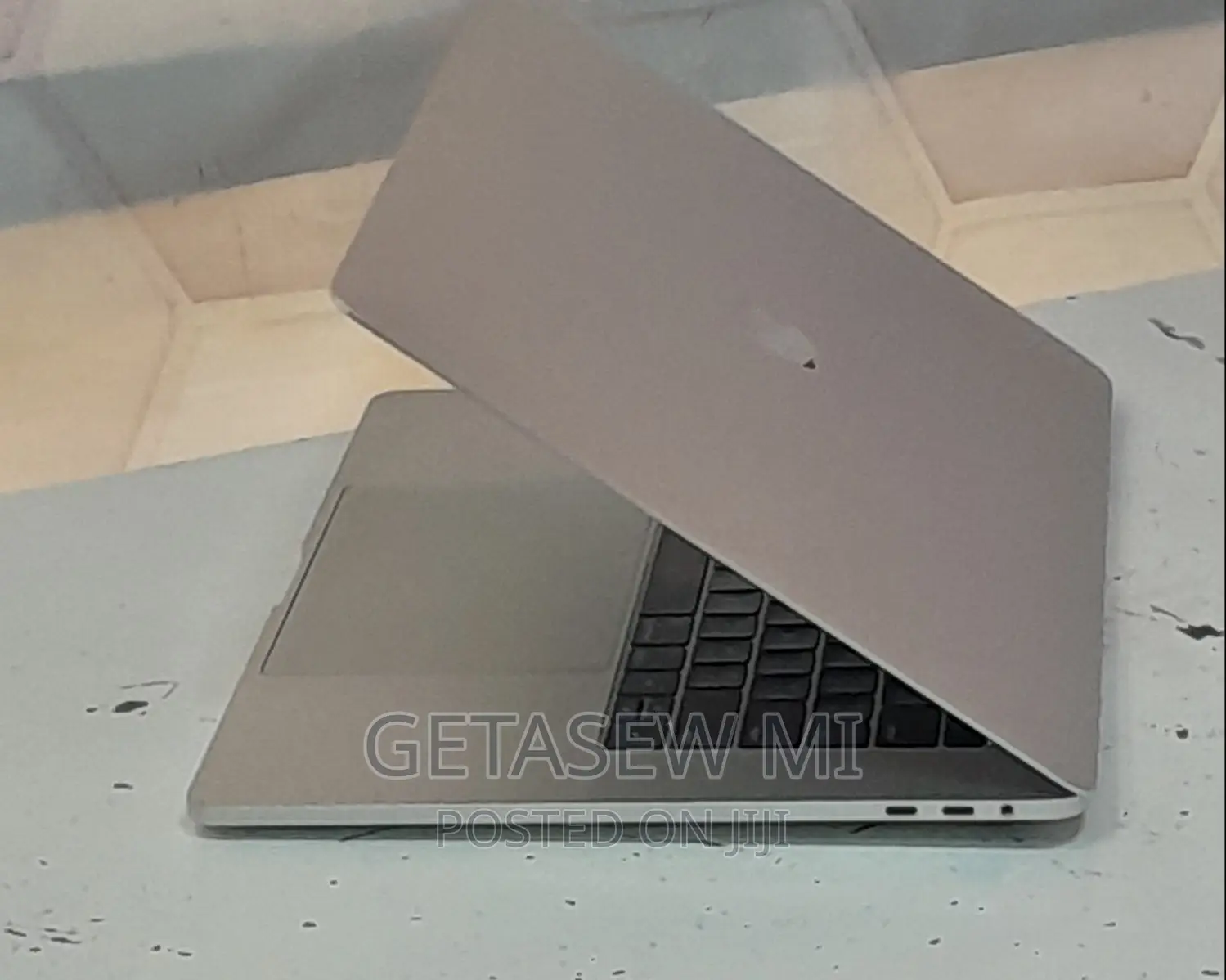 New Laptop Apple MacBook Pro 2019 16GB Intel Core i9 SSD 512GB