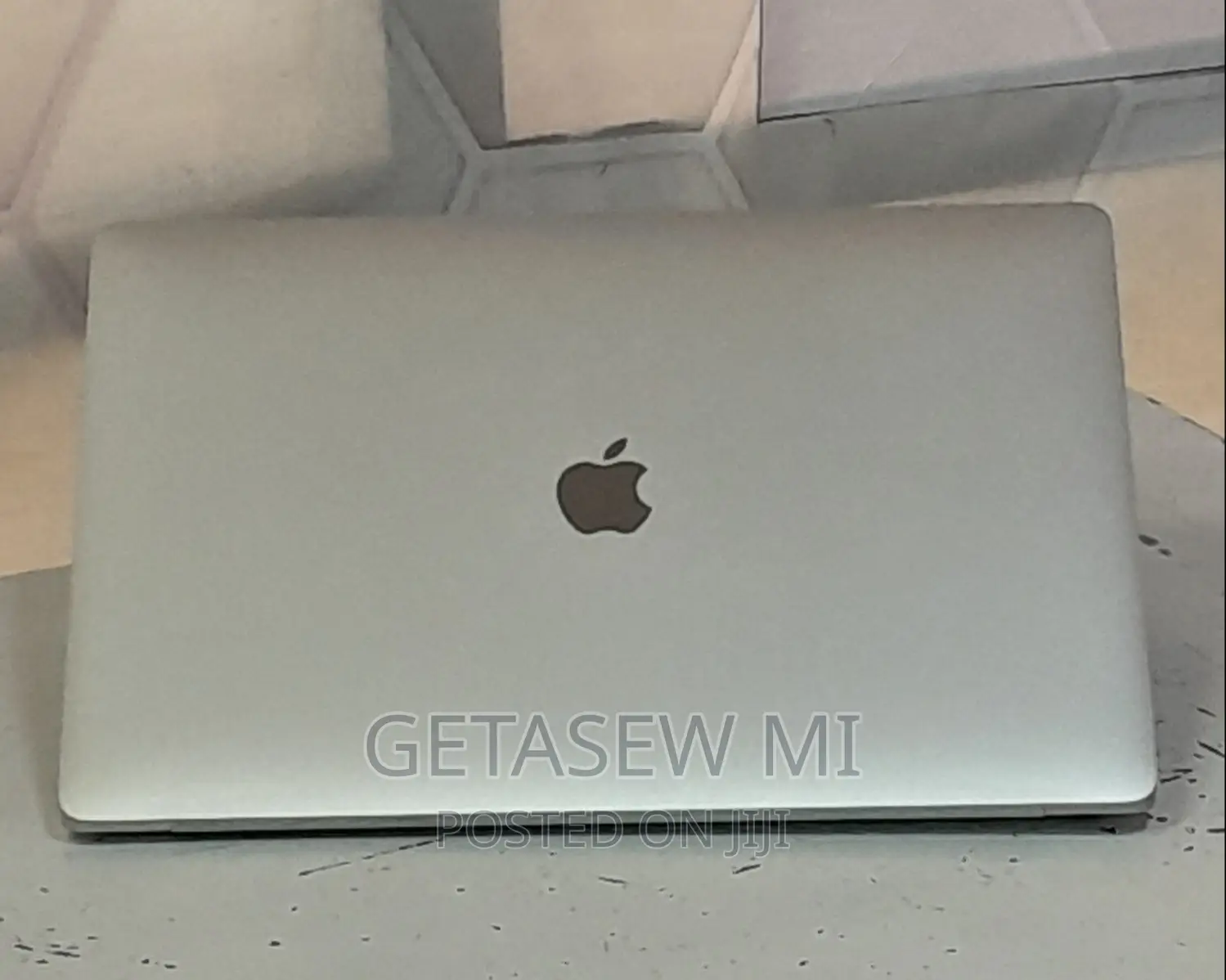 New Laptop Apple MacBook Pro 2019 16GB Intel Core i9 SSD 512GB