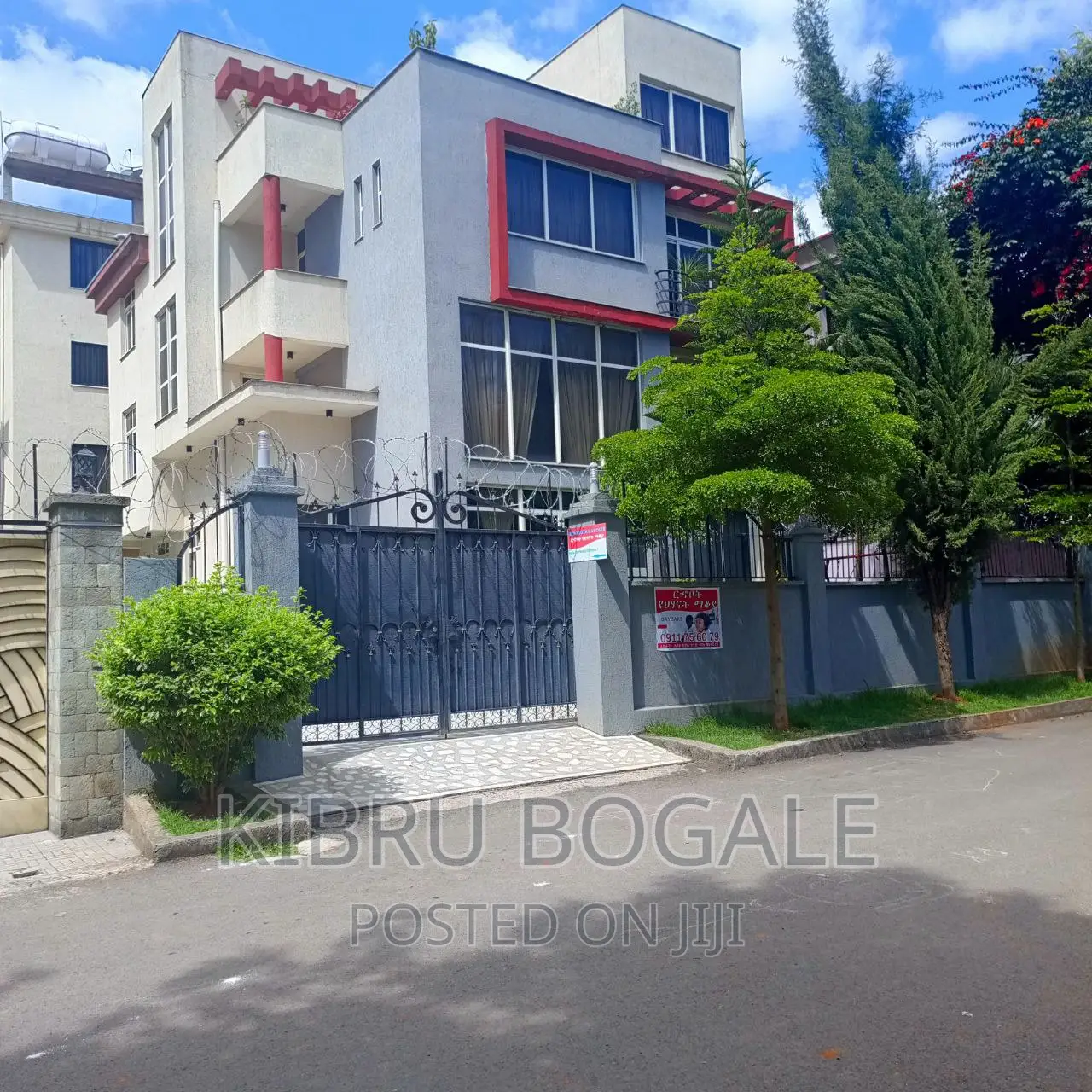 8bdrm House in Ayat, Bole for sale
