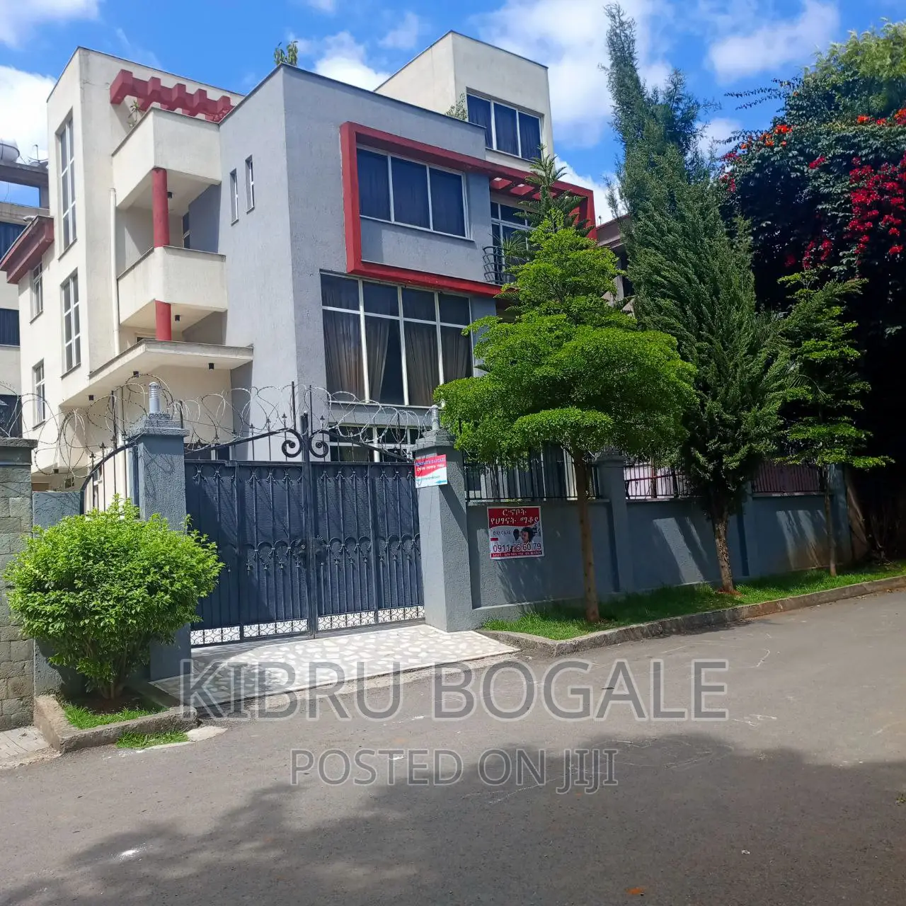 8bdrm House in Ayat, Bole for sale