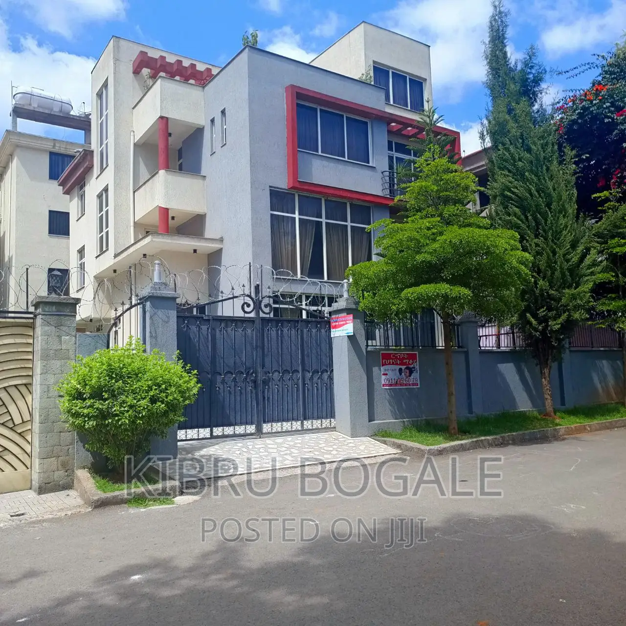 8bdrm House in Ayat, Bole for sale