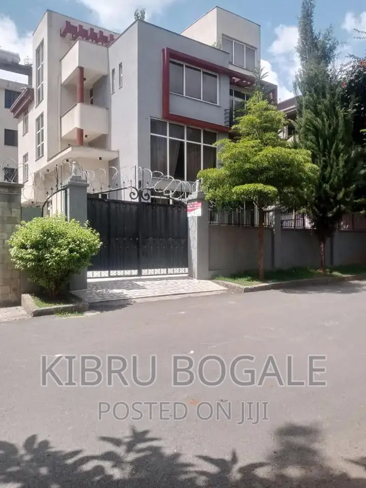 8bdrm House in Ayat, Bole for sale