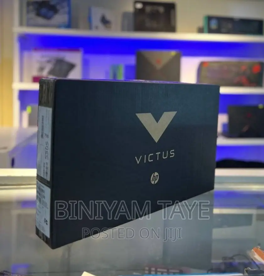 New Laptop 8GB AMD Ryzen 5 SSD 512GB