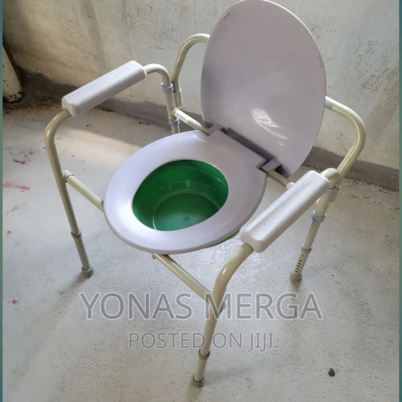 Slightly Used ቶይሌት/Toilet Chair | Commode Chair