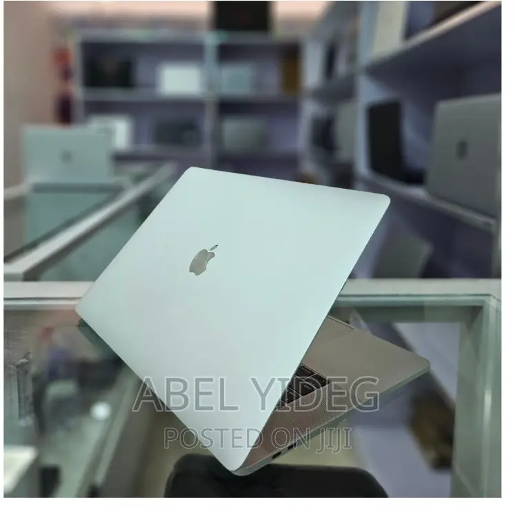 New Laptop Apple MacBook Pro 2019 16GB Intel Core I7 SSD 512GB