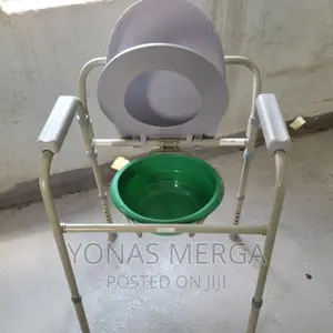 Slightly Used Commode Chair በፎቶ እንደሚያዩት ጥርትያለ